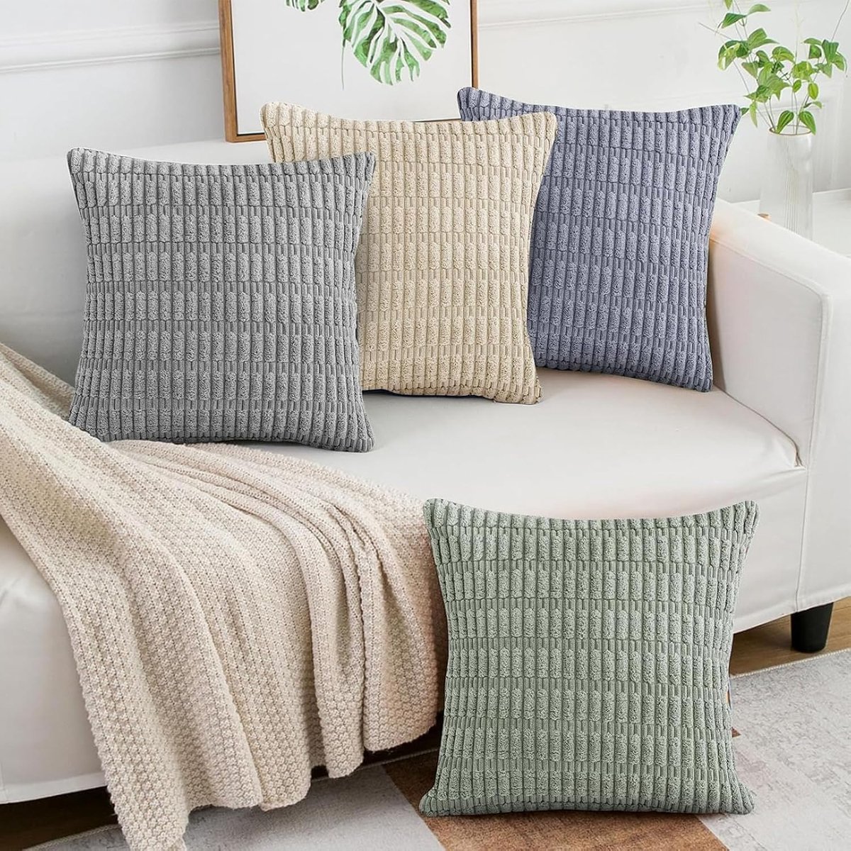 SnelShoppen - 4 Stuks Kussenslopen 45 x 45 cm, Zachte Corduroy Kussenovertrekken met Pompons, Vierkante Kussens, Machinewasbaar, Comfortabel voor Bank