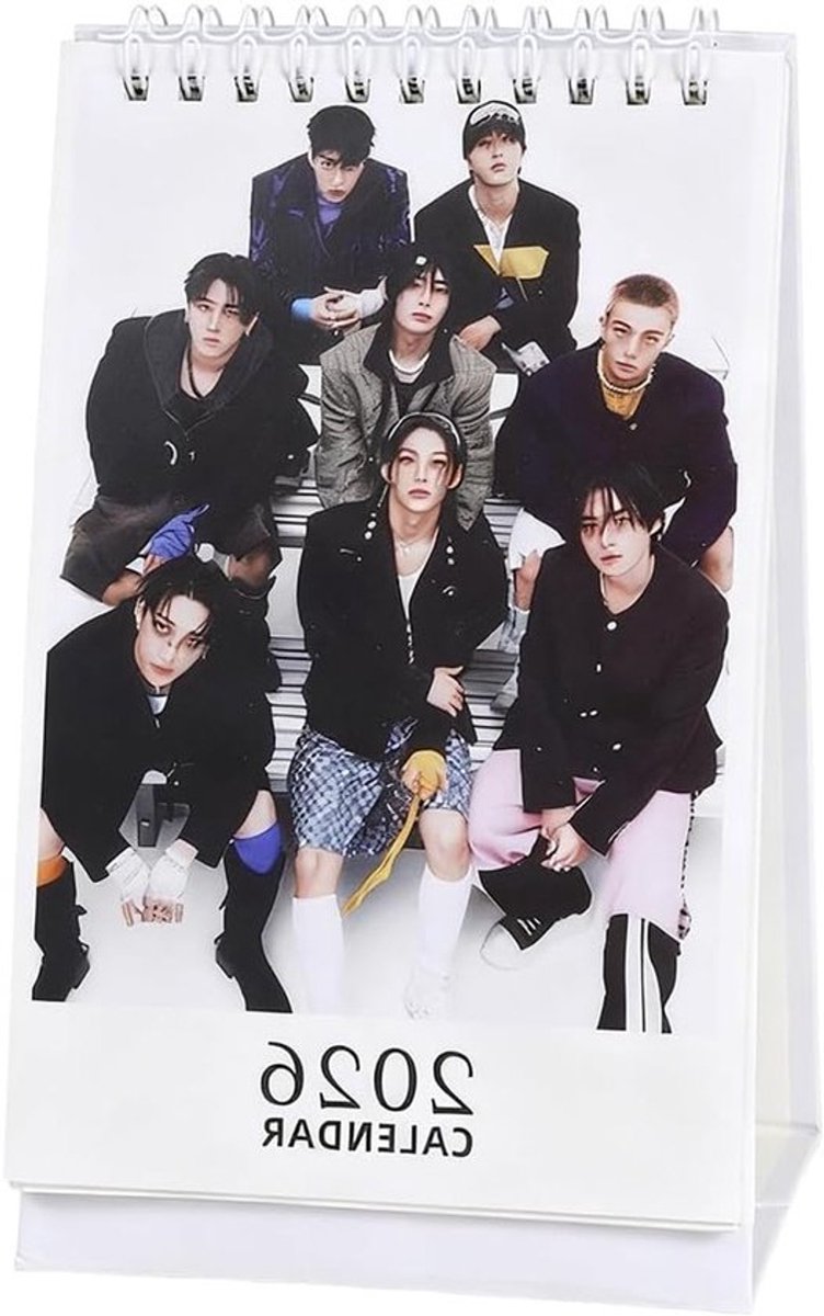 Maandkalender 2026 voor op Bureau, Kpop Thema, Desk Calendar met Feestdagen en Notities, Perfect Cadeau voor Fans
