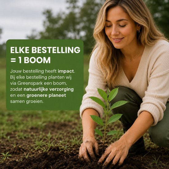 Een vrouw plant een kleine boom in de aarde. Elke bestelling = 1 boom.