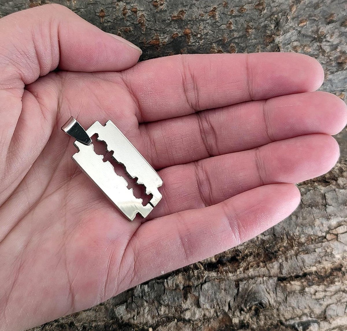 Scheermeshanger Roestvrij Staal - Hanger RVS - Sieraden Dragen - Gedetailleerd Design - ca. 33 mm hoog - Zilverkleurig