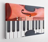Pianotoetsen in de viool op de zwartleren tafel, half toetsenbord zoals vioolvorm - Modern Art Canvas - Horizontaal - 1046647243 - 115*75 Horizontal