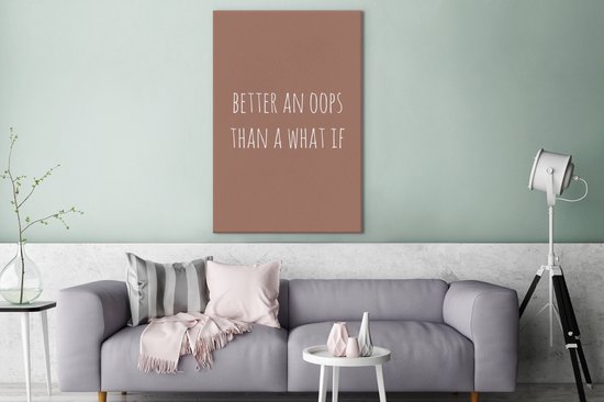 Tableau sur toile Citation anglaise Mieux vaut un oops qu'un what if sur fond marron - 80x120 cm - Décoration murale