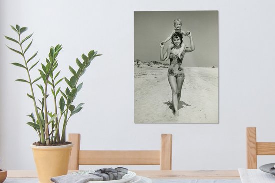 Tableau sur toile Portrait Vintage d'une mère et d'un fils en vacances en noir et blanc - 30x40 cm - Décoration murale