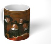 Mok - Koffiemok - De staalmeesters - Schilderij van Rembrandt van Rijn - Mokken - 350 ML - Beker - Koffiemokken - Theemok