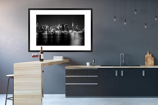Cadre photo avec affiche Zwart Wit- Skyline réfléchie de New York - noir et blanc - 120x80 cm - Cadre pour affiche