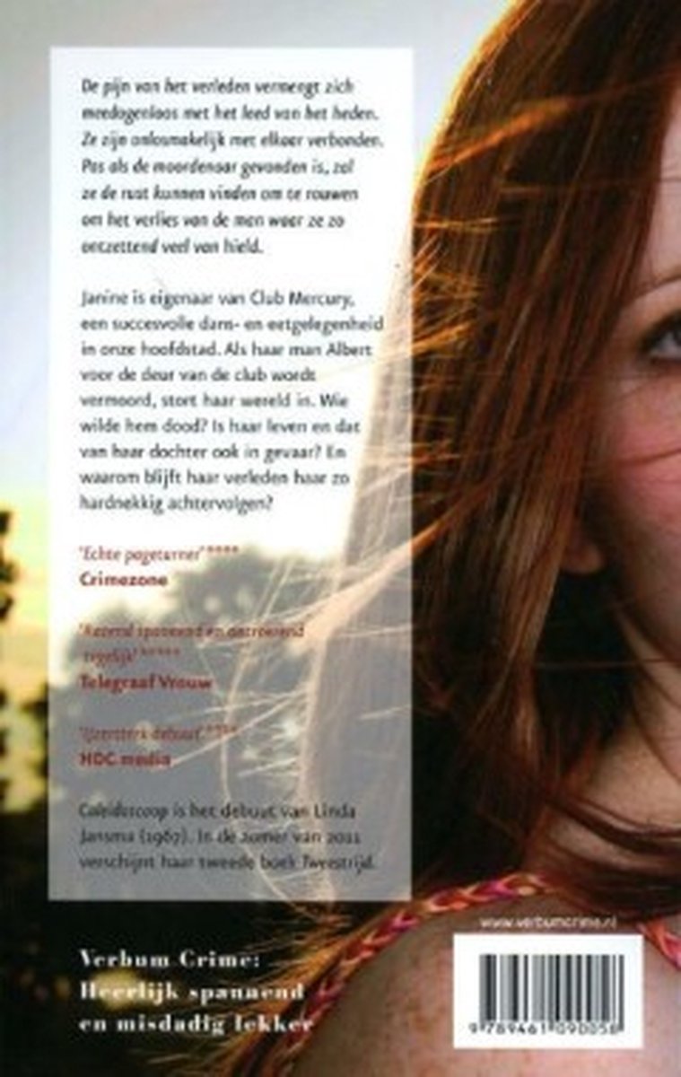 De achterkant van het boek 'Caleidoscoop' van Linda Jansma. Een vrouw met rood haar wordt van dichtbij getoond, met een deel van haar schouder en nek zichtbaar. De achtergrond toont een zonsondergang.