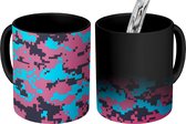 Magische Mok - Foto op Warmte Mokken - Koffiemok - Camouflage patroon met roze en blauwe pixels - Magic Mok - Beker - 350 ML - Theemok