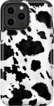 Apple iPhone 13 Pro Max Telefoonhoesje - Extra Stevig Hoesje - 2 lagen bescherming - Met Dierenprint - Koeien Patroon - Zwart