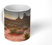 Mok - Zonsopgang bij de Totempaal van Monument Valley in Amerika - 350 ML - Beker