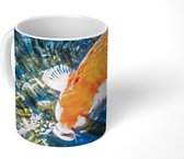 Mok - Koffiemok - Een koi karper die naar het wateroppervlak komt - Mokken - 350 ML - Beker - Koffiemokken - Theemok