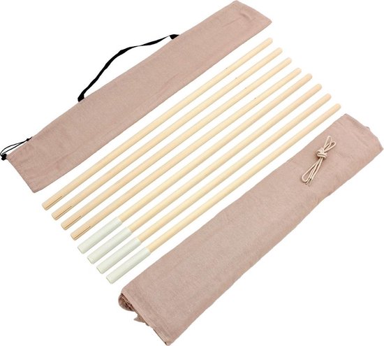 Houten stokken voor tipi tent, met roze stoffen draagtas en hoes.