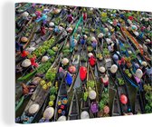 Canvas Schilderij Drijvende markt in Indonesië - 90x60 cm - Wanddecoratie