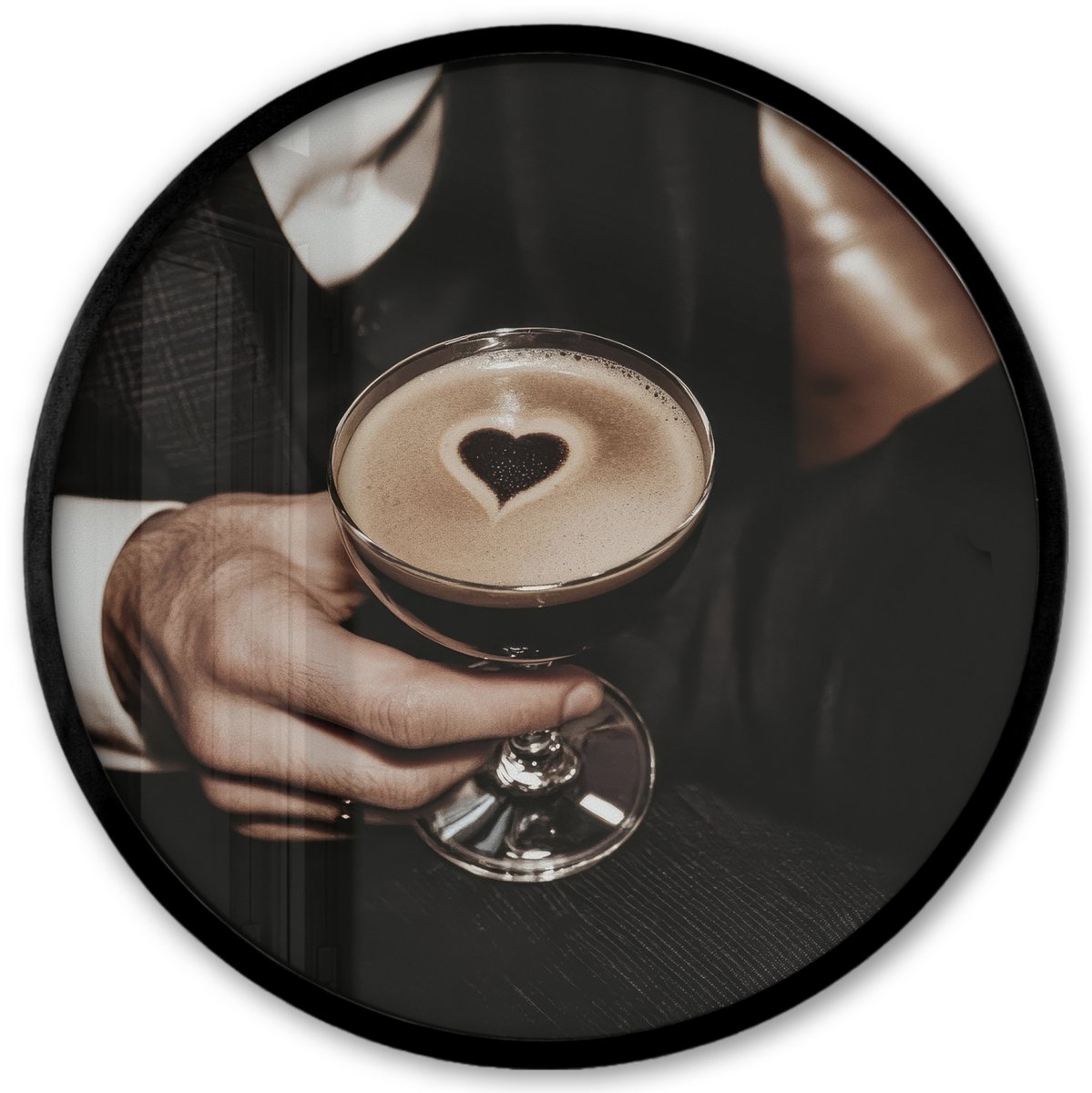 FrameYourWall Poster in lijst Rond - Fotolijst 40x40 cm - Posters - Hartje - Cocktail - Espresso Martini - Hand - Ronde posterlijst zwart - Decoratie - Wanddecoratie woonkamer - Muurdecoratie slaapkamer