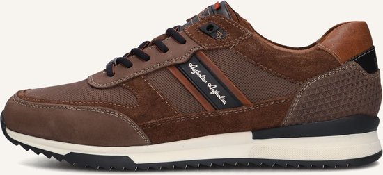 Detail van bruine leren sneakers met "Australian Australian" opdruk en taupe suède.