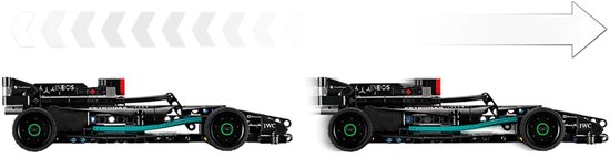 Twee LEGO Formule 1 auto's in zijaanzicht, illustrerend het pull-back mechanisme.