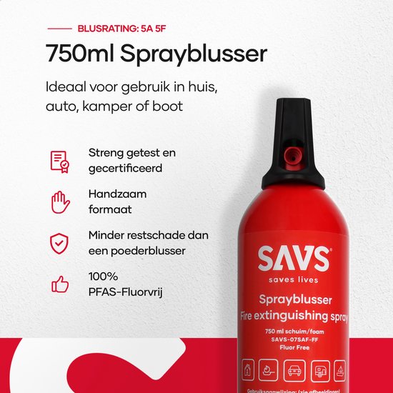 Rode sprayblusser met zwarte spuitmond en rode houder. Label met "SAVS" en "Sprayblusser".