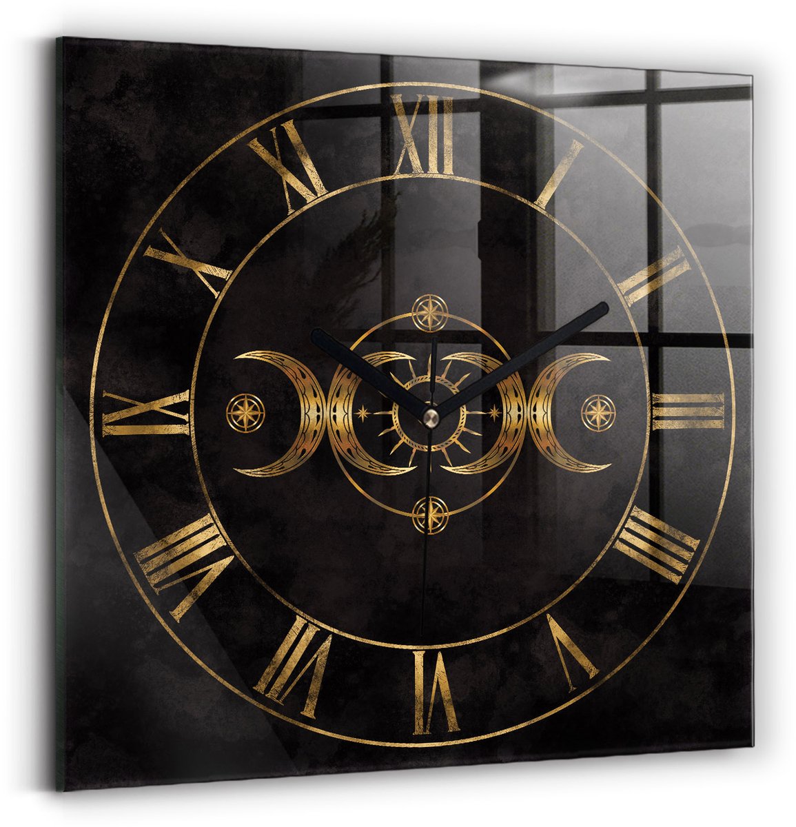 Wallfluent Wandklok - Gouden Romeinse cijfers Stijlvolle Klok - 30 cm x 30 cm - Zwart Wandklok - Zwarte Handen - Klok zonder getallen - Kinder Wandklok Glas - Klok als Muurdecoratie - Modieuze Klok - Klok met Afbeelding