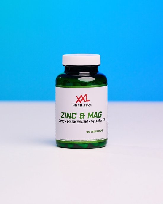 Groene XXL Nutrition pot met witte dop, met etiket ZINC & MAG, 120 VeggieCaps, op een witte ondergrond.