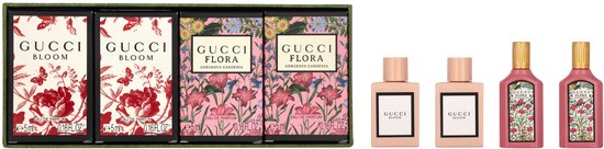Set van vier Gucci mini-parfums. Twee met rode bloemen en vlinders, twee met roze bloemen.