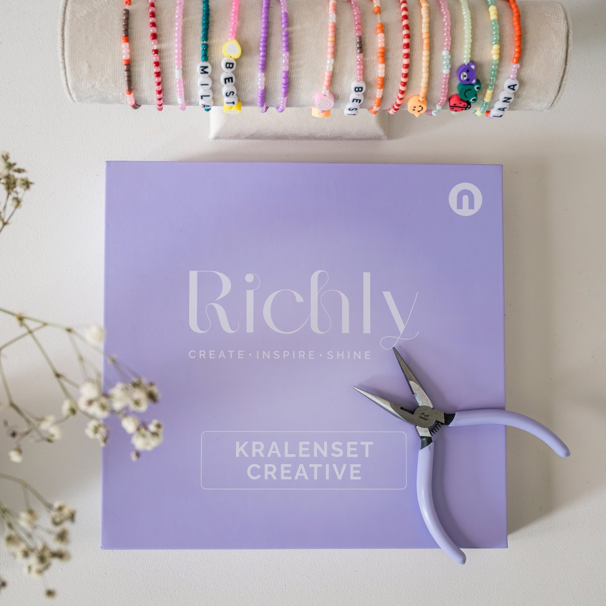 Richly® Kralen set Creative - Armbandjes maken meisjes - gratis E-BOOK - 4500+ Kralen - Complete set & Premium verpakking - 6 unieke Bedels & Gouden RVS-accessoires - Sieraden Maken - Letterkralen - Kralenketting - Knutselen meisjes — afbeelding 9