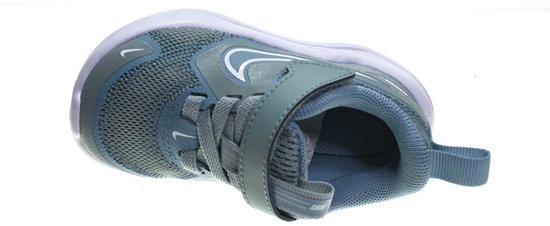 Turquoise Nike sneaker met witte zool, klittenbandsluiting en 'Running' tekst.