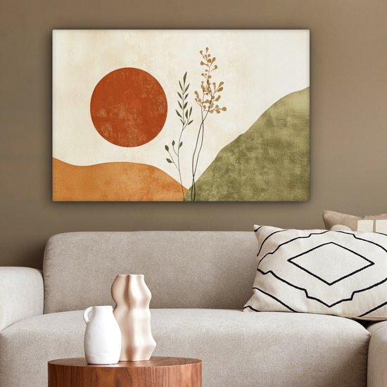Abstract schilderij met oranje zon, takken en groene heuvels, hangend boven een bank.