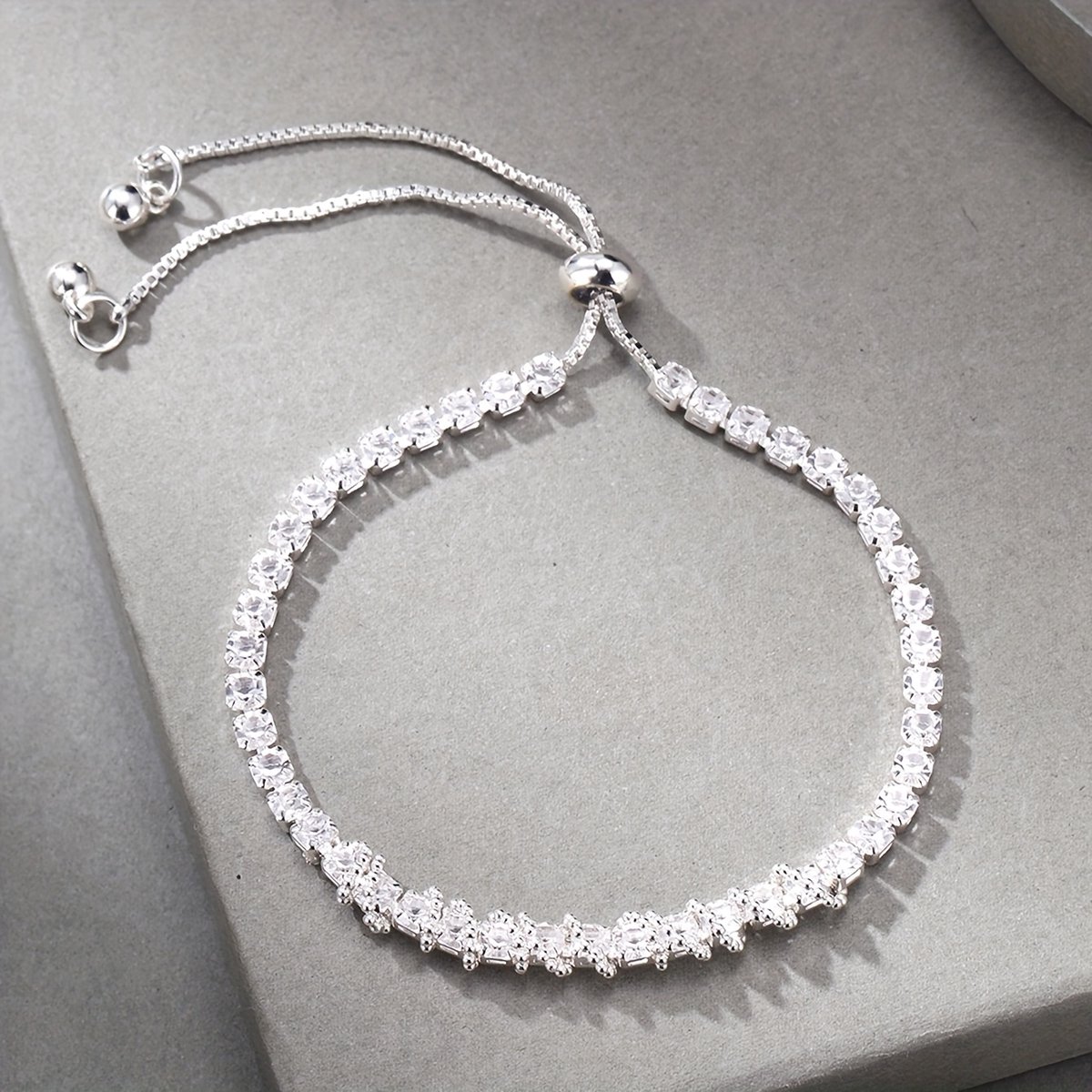 Sjika - Luxe Tennis Armband Dames – Verstelbare Zilverkleurige Armband met Zirconia – Sparkle Crystal Bracelet – Cadeau Sieraad