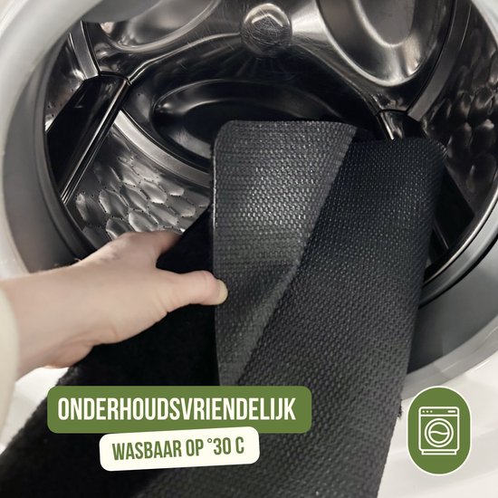 Zwarte mat die in een wasmachine wordt gedaan, gemakkelijk te onderhouden en wasbaar op 30°C.