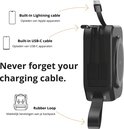 Zwarte Cheroy ChargePack Multi powerbank met ingebouwde Lightning en USB-C kabels, en rubberen lus.