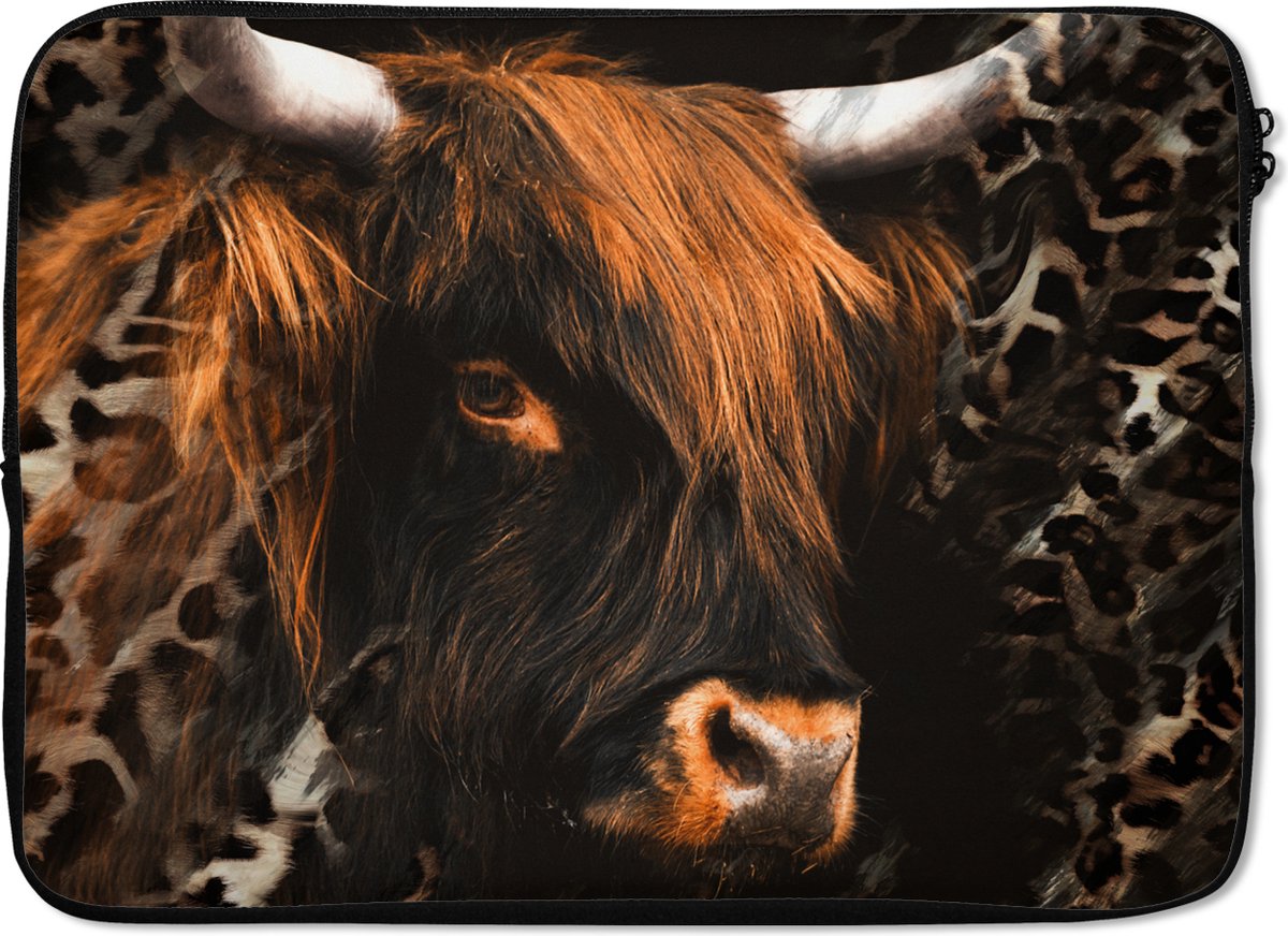Laptophoes 14 inch - Dier - Schotse Hooglander - Wild - Laptop sleeve - Binnenmaat 33x23 cm - Zwarte achterkant