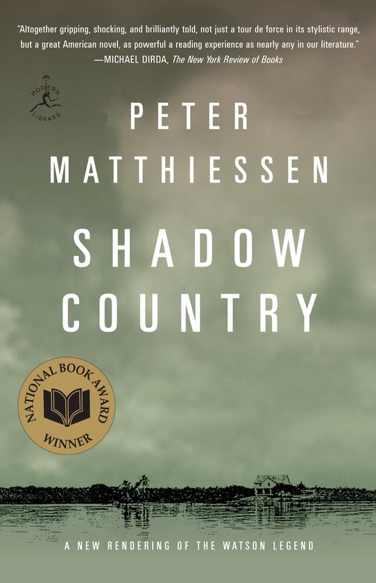 Boekomslag van Shadow Country, met een wazige, donkere achtergrond en de titel in witte letters. National Book Award Winner.