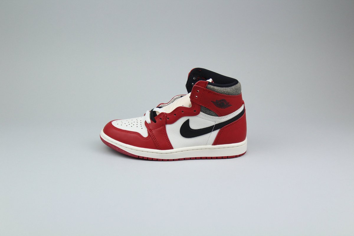 Jordan 1 Retro High OG 'Chicago Lost & Found' maat 49.5