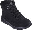 Zwarte Skechers veterboot met Ultra Go zool, veters en zachte kraag.
