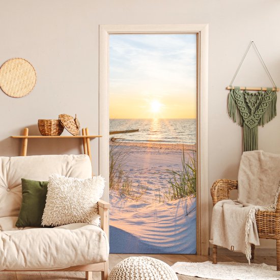 Deurposter 80x205 cm - Deursticker Strand - Zon - Duin - Gras - Zand - Horizon - Meubelfolie zelfklevend - Deurfolie woonkamer - Interieurfolie fotobehang - Deur plakfolie - Deurstickers - Deurbehang sticker - Kamer decoratie