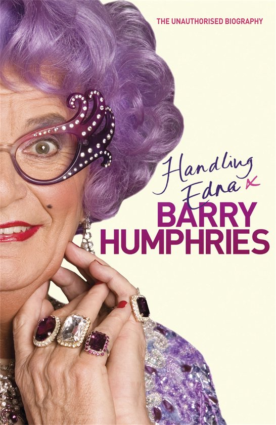 La couverture du livre "Handling Edna" avec un gros plan de Dame Edna Everage, cheveux violets, lunettes voyantes et bijoux.