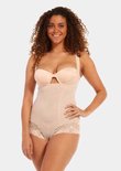 Nude body met kant aan de broekspijpen. De body heeft een beugel-bh-cup met open boord.