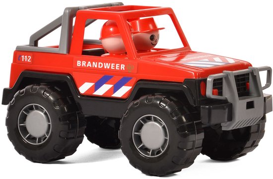 Rode brandweerterreinwagen met "Brandweer" opschrift, zilverkleurige velgen en blauw-witte strepen. Een figuurtje met rode helm zit achter het stuur.