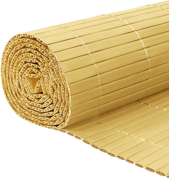 Opgerolde gele PVC privacy schutting met versterkte lamellen.