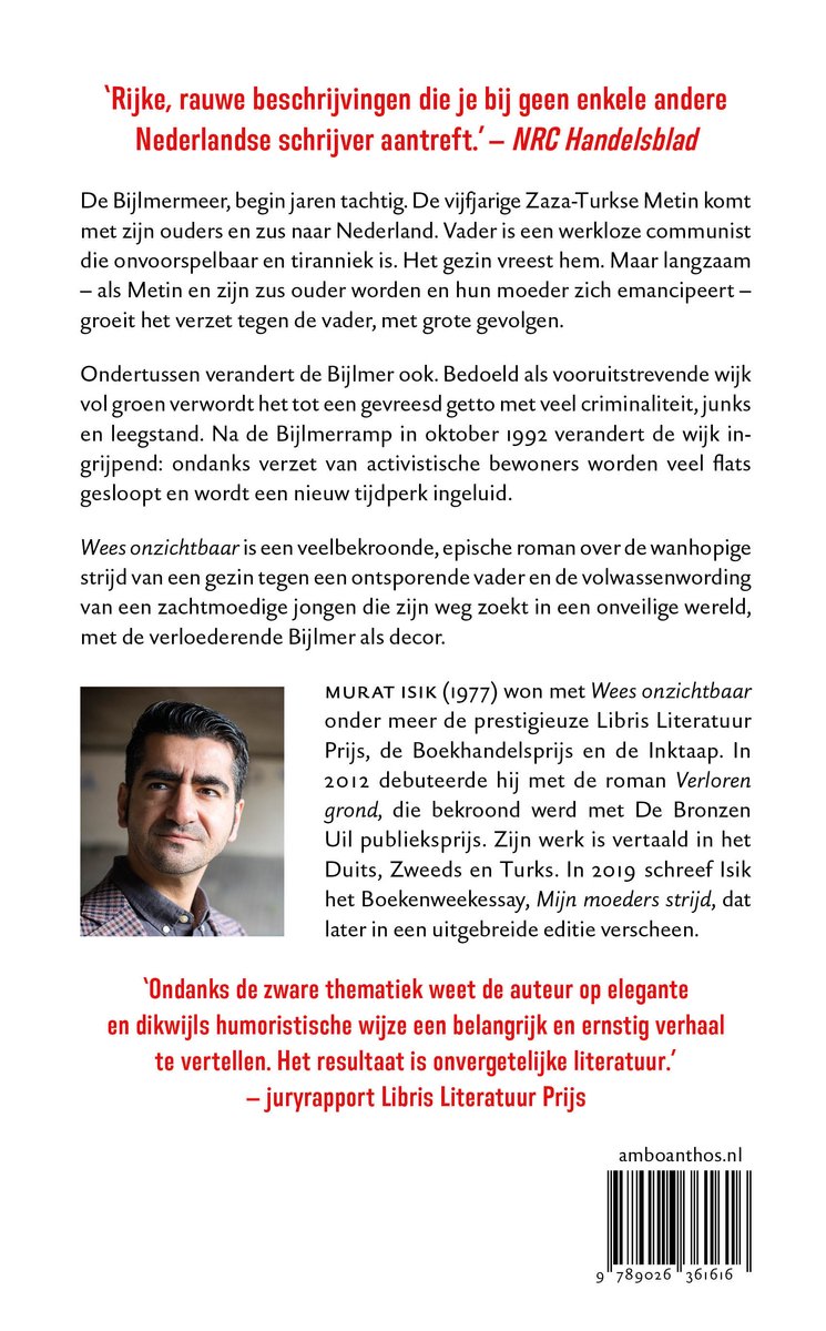 Portret van de auteur Murat Isik, kijkend naar links. Hij heeft kort, donker haar en een lichte baard.