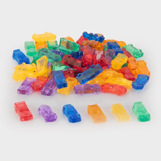 Un tas de voitures jouets colorées translucides, avec une rangée de six en rouge, violet, bleu, orange, jaune et vert au premier plan.