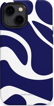 Casetastic hoesje geschikt voor Apple iPhone 13 mini - MagSafe - Dubbellaagse bescherming - Zeebries Golven - Fashion Case - Donkerblauw Wit