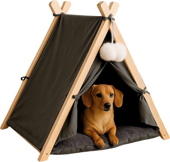 Bruine teckel in een grijze tipi tent met houten frame en witte pompons.