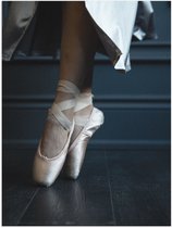 Poster (Mat) - Ballerina aan het Dansen op Spitzen - 60x80 cm Foto op Posterpapier met een Matte look