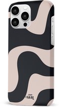 xoxo Wildhearts telefoonhoesje geschikt voor iPhone 13 Pro Max - Ride With Me - Single Layer - Beschermhoes met golvend patroon - Luxe hard case - zwart en beige