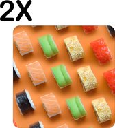 BWK Luxe Placemat - Verschillende Soorten Sushi op een Oranje Achtergrond - Set van 2 Placemats - 50x50 cm - 2 mm dik Vinyl - Anti Slip - Afneembaar