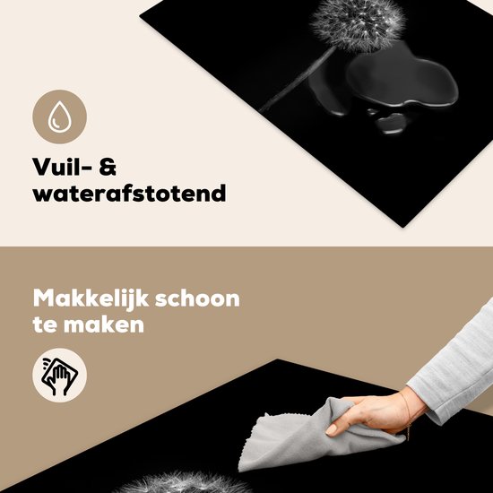 Zwarte inductiebeschermer met paardenbloemprint, vuil- & waterafstotend en makkelijk schoon te maken.