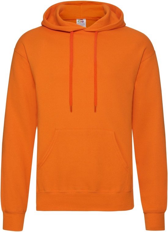 Oranje Fruit of the Loom capuchontrui met een buidelzak en oranje trekkoorden.