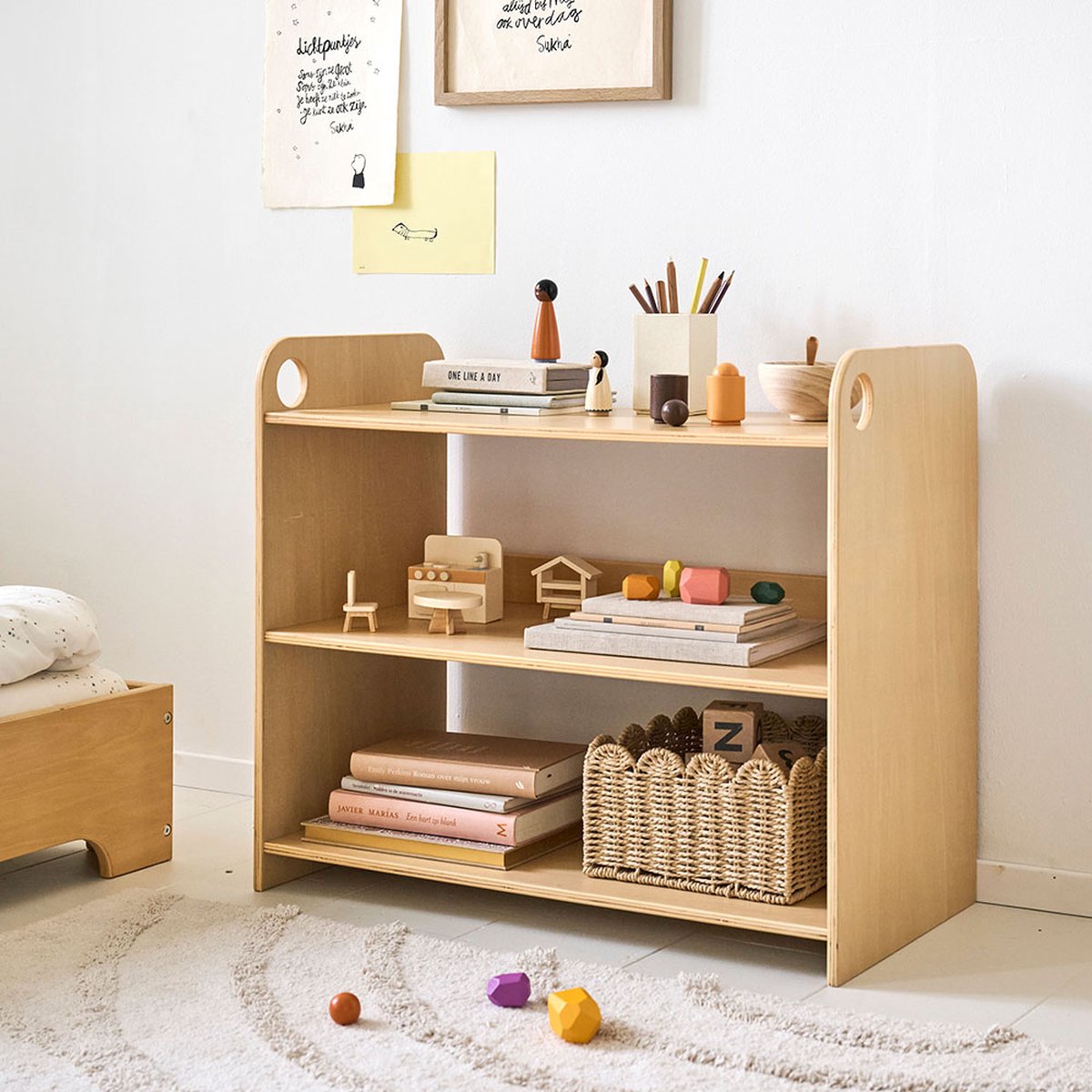 Petite Amélie Montessori speelgoedkast «Ellipse» – naturel – open ontwerp met drie planken – kindvriendelijk design met afgeronde hoeken