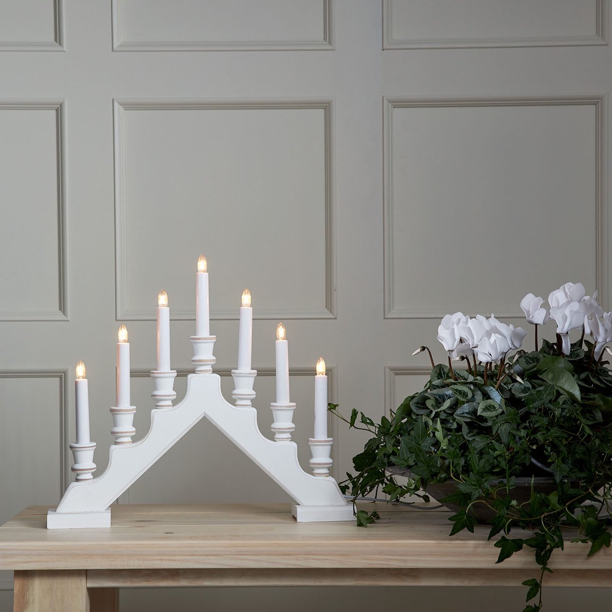 Witte houten kandelaar met LED verlichting - 38 cm