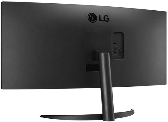 Gedetailleerd beeld van de achterkant van een zwarte LG UltraWide gebogen monitor met poorten.